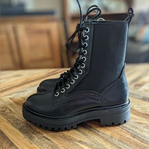 Steve Madden NWOT BRAND NEW Combat Boot sz 6 Black
